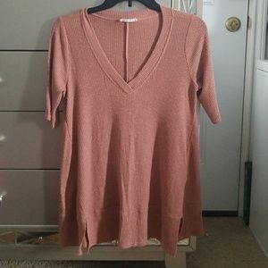 Mauve v neck ribbed shirt